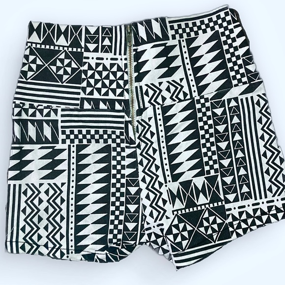 NWT Black & White Aztec Pattern Shorts - Picture 2 of 3